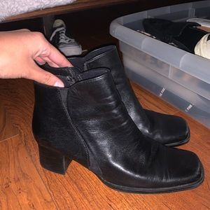 super cute leather boots!